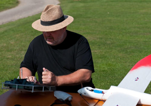 Elektromeisterschaft 2011 - Werner beim Pimpen seines Sportgeräts